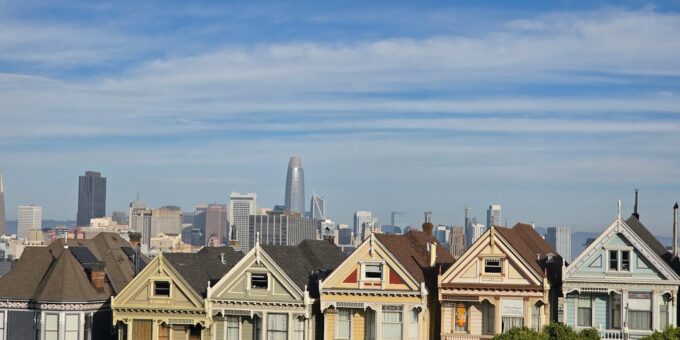 Fixed vs. Adjustable: Choosing the Right Mortgage Rate for Your Financial Future